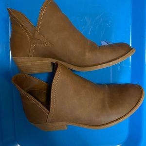 University Thread Co Ankle Boots Brown